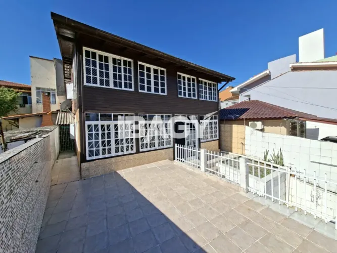 Excelente Casa 4 dormitório(s) em Barreiros - São José