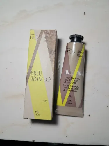 Creme hidratante natura ekos para as mãos breu branco