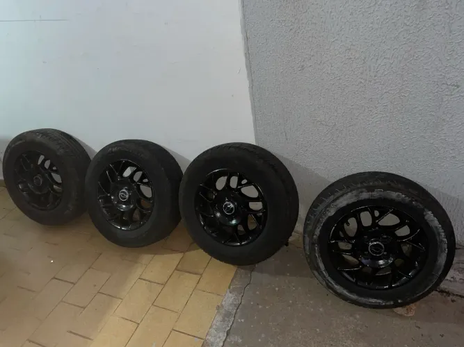 Rodas aro 13, pneus bons