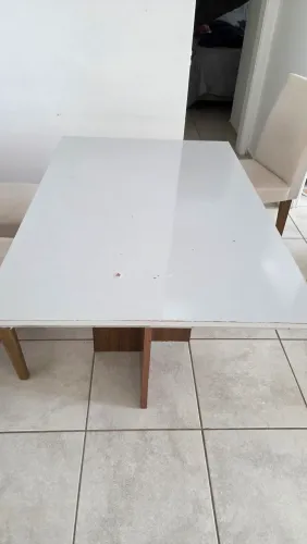 Mesa com 4 cadeiras