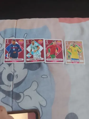 Figurinhas dos craques da copa de 2022 em perfeito estado