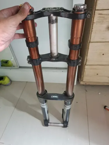 Suspensão Marzocchi C2R2 Titanium 27.5