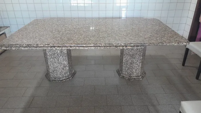MESA EM GRANITO 