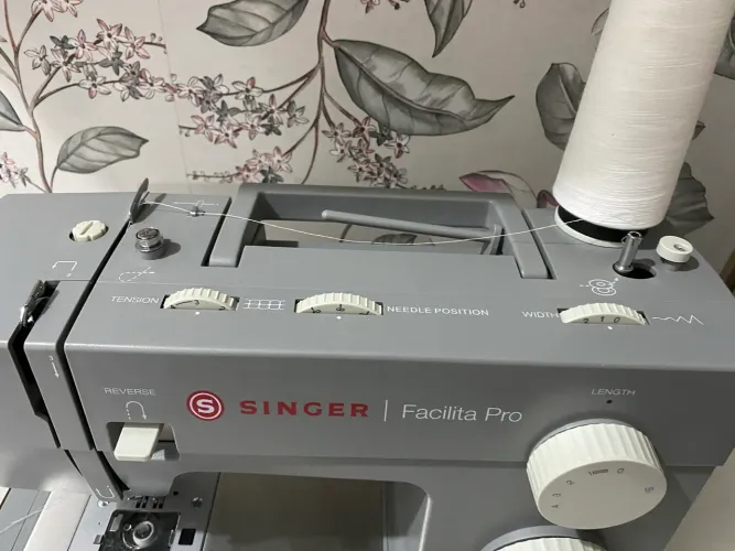 Máquina Singer Facilita Pro 4423, usada poucas vezes