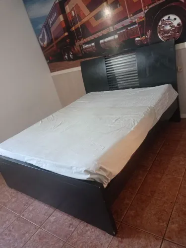 Cama de casal Queen 1,80x2,20 / colchão gratis