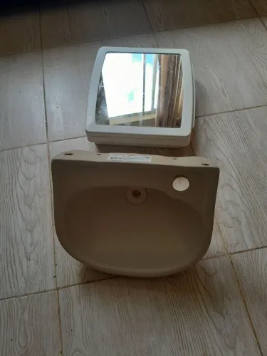 Vendo conjunto de banheiro, conservado pia pequena, 80,00 o conjunto