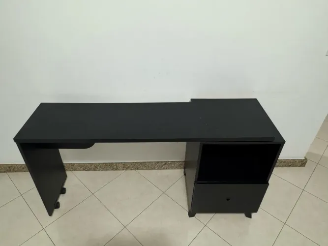 Escrivaninha preta