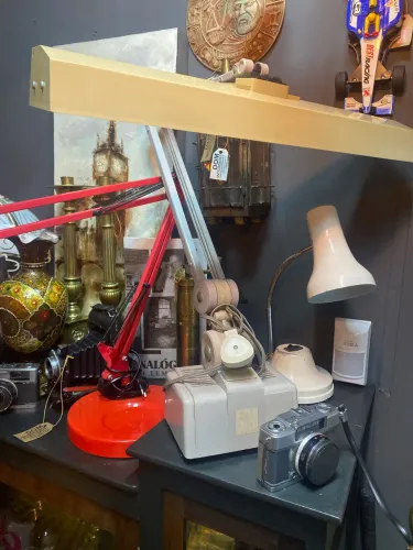 Luminária de mesa e/ou para fixar 