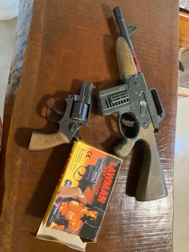 Lote Super Jato e Rambo anos 80 necessita concerto 