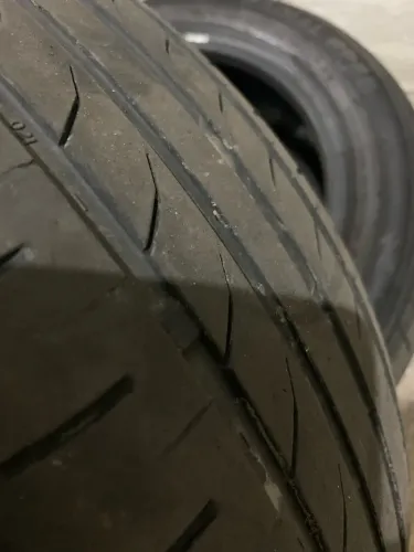 Pneu 205/50/17 ( Vendo par de Pneus)