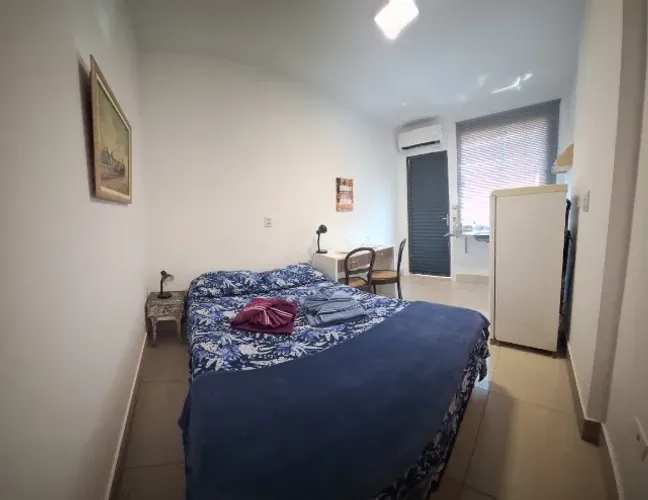 Kitnet para um morador perto do Centro. Mobiliada com tudo incluso.