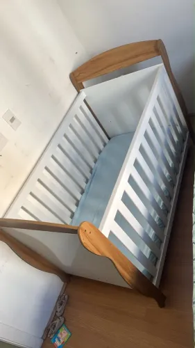 Berço que vira cama
