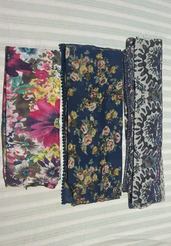 Kit 3 lenços feminino. 1,70 x 63/ 1,95 x 42/ 1,90 x 49. Usados poucas vezes.
