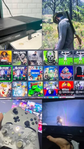 Xbox com dois controles e vários jogos.