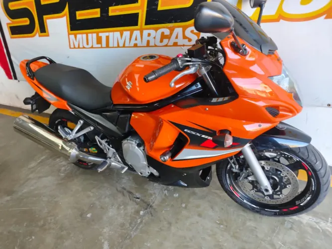 GSX 650F moto impecável