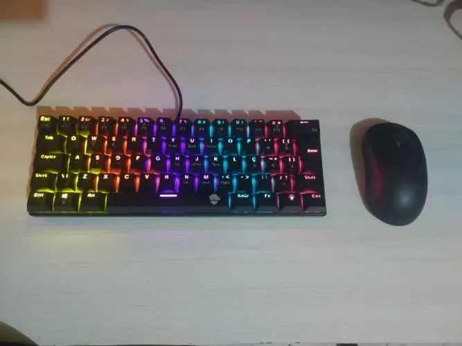 Teclado Mecânico 60% RGB | Mouse Sem Fio Bluetooth 5.4 | Preto