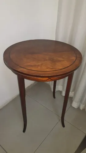 Mesa Lateral/Canto Redonda Vintage - Estilo Clássico com Marchetaria