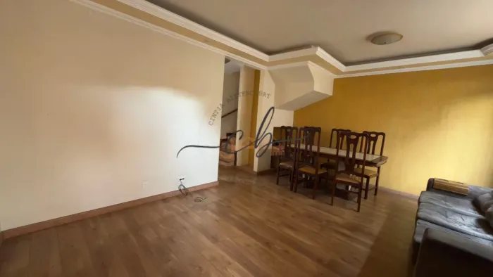 Casa Geminada Duplex com 3 Quartos no Camargos!