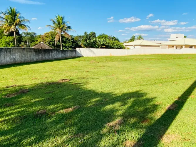 Terreno de 1.366m², excelente topografia, à venda Parque Res. Cond. Colina das Estrelas, T