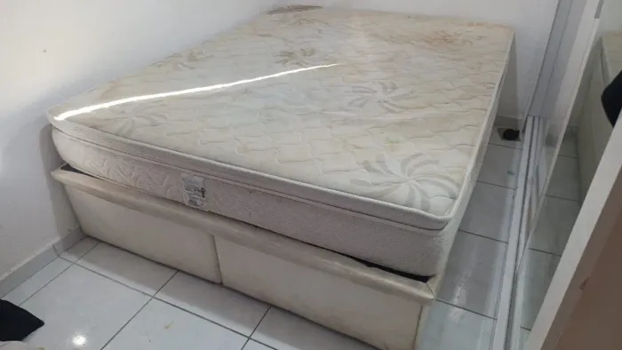 Cama de Casal Queen com Baú 