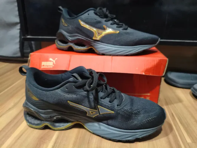 Tênis Mizuno número 40