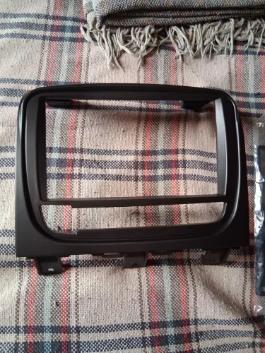 Moldura para adaptar rádio ou central multimídea .