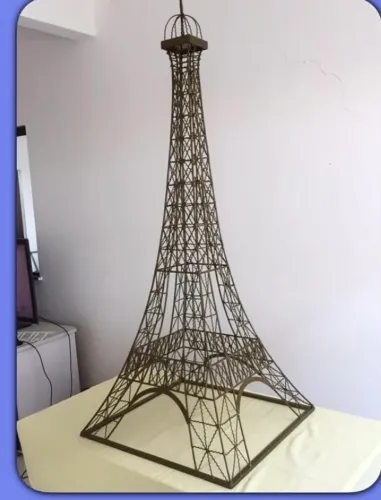 Torre Eiffel e Placa destinos 1,50 e 1,80 de altura