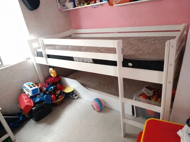 Cama infantil com escorregador 