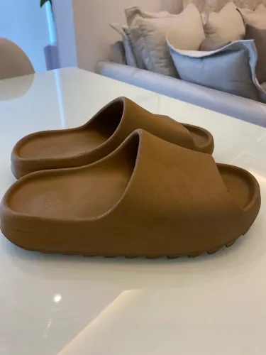 Yeezy Slide Brown