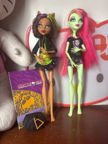 Venus e Clawdeen Monster High
