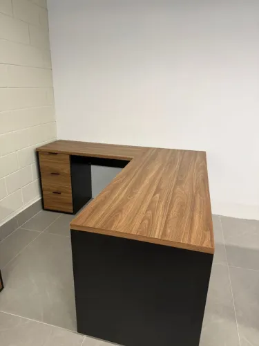 Mesa em L toda em MDF novo