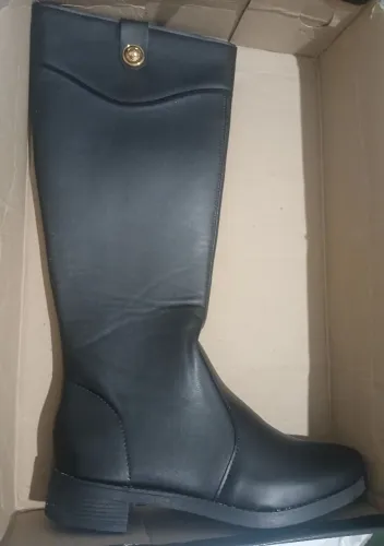 Vendo Bota montaria nova na caixa