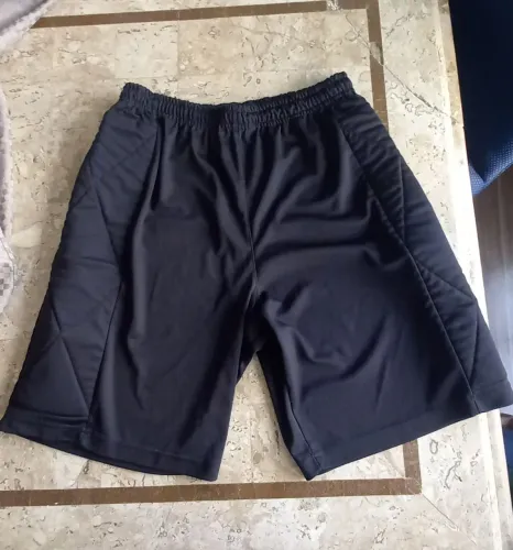 Shorts goleiro com espuma nas laterais