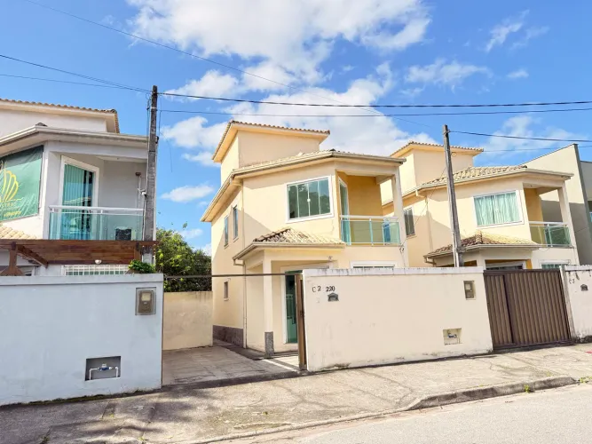 Casa 03 quartos independente Bairro Recreio