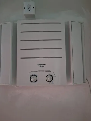 Vendo Ar condicionado de janela pouco uso