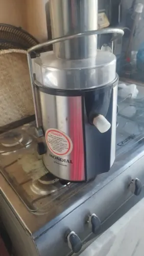 Vendo esta máquina de fazer suco mondial