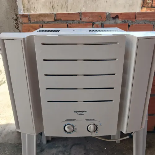 Ar-condicionado Springer Midea 10mil BTUs em excelente estado de funcionamento. 