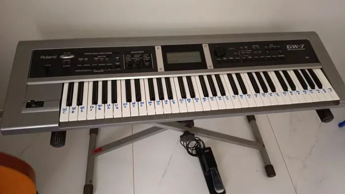 Teclado Roland gw-7+ pedal + estante em x