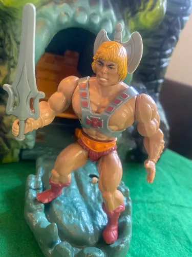 Boneco HE MAN ESTRELA COLETE ESPADA E MACHADO + Gibi original 