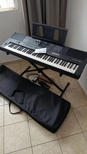Teclado Yamaha PSR-EW425 76 teclas + suporte, pedal e capa