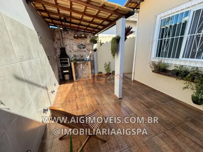 CASA COM 2 QUARTOS NO CONDOMÍNIO CISNE BRANCO