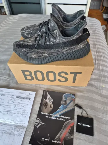 Tênis Yeezy 350 V2 Adidas Boost