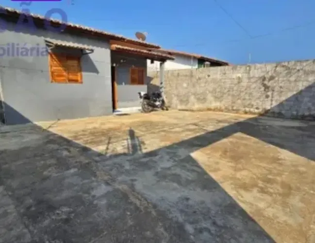 Excelente Casa bem espaçosa. Tratar c/ Isaías ou Raline *