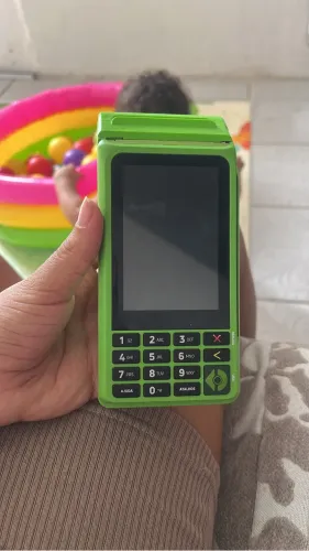 Maquininha de cartao com carregador nova