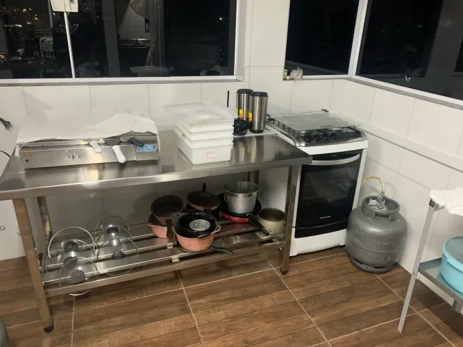 MESA INOX 304 COM PRATELEIRA MEDIDA 1,50X0,70X0,85 CM SEM ESPELHO