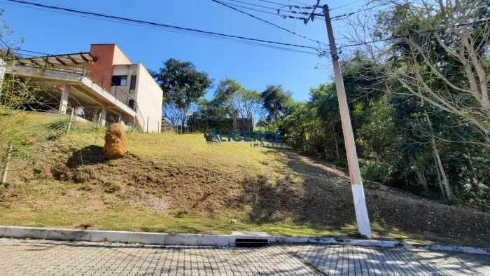 Terreno ou lote á venda no condomínio Bosque do Lago com 599m2.