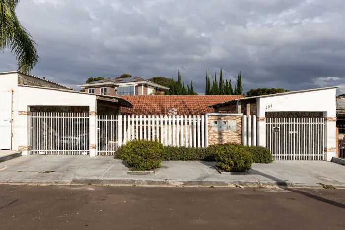 Casa com 2 quartos e terreno com 384 m² à venda no bairro Santa Felicidade em Curitiba
