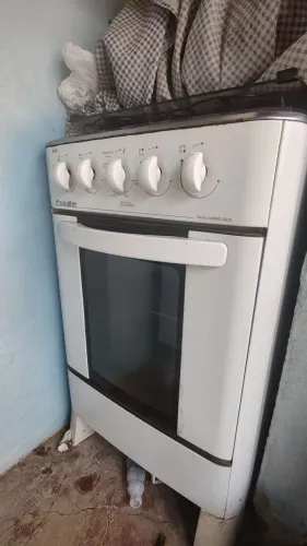 Fogão Esmaltec 4 bocas.