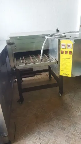 Forno esteira com defeito no sistema