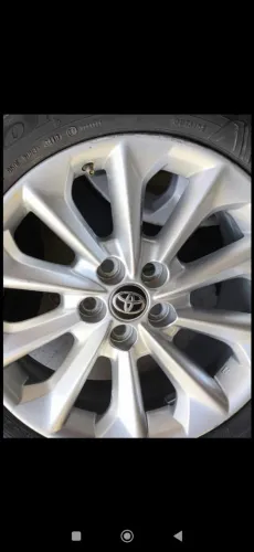 Vendo rodas 16 TOYOTA Corolla GLI com pneus meia vida bons